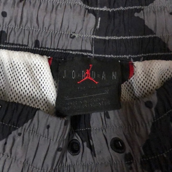 JORDAN Shorts - Picture 3 of 4